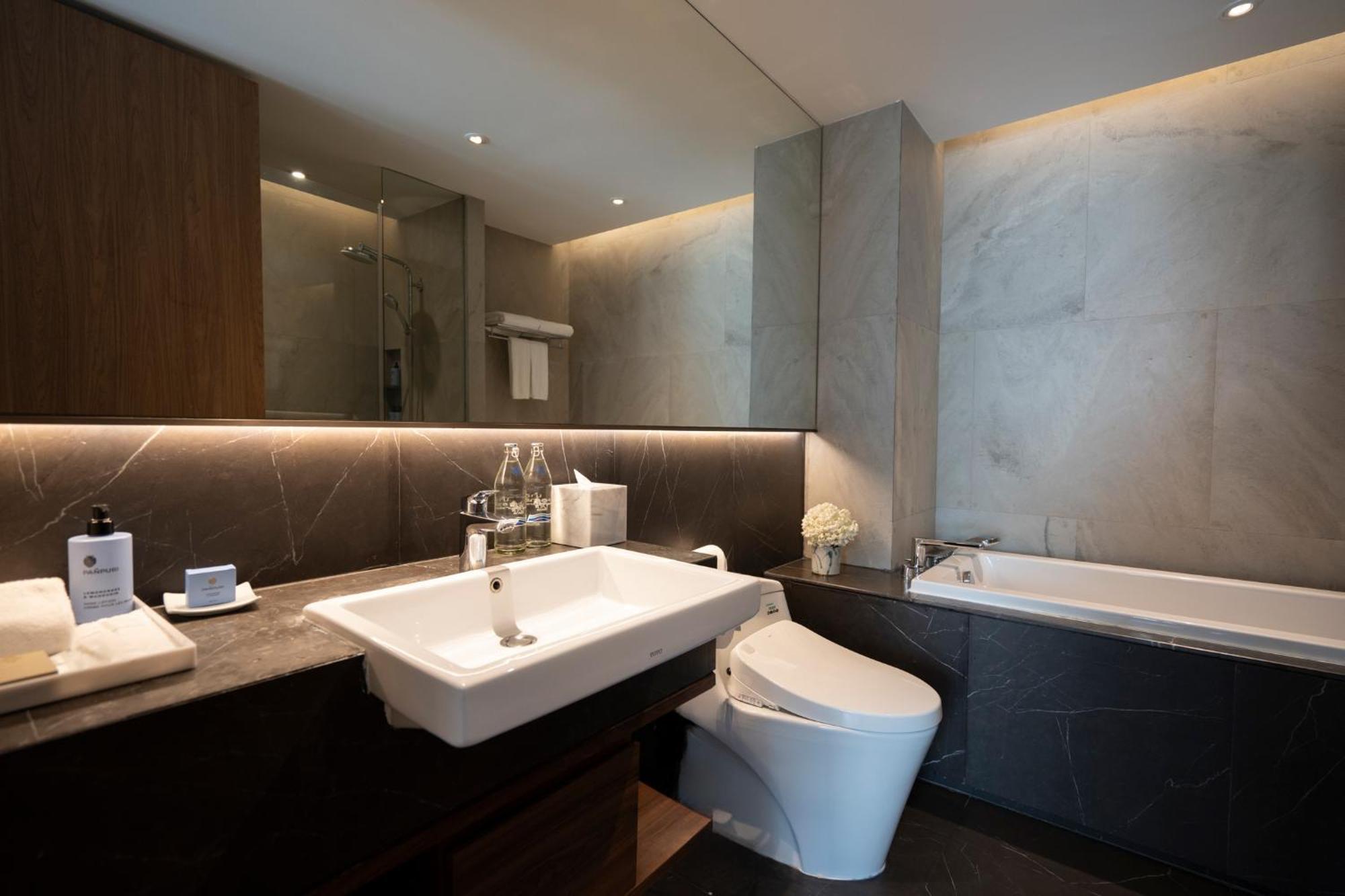 Walton Suites Sukhumvit 曼谷 外观 照片