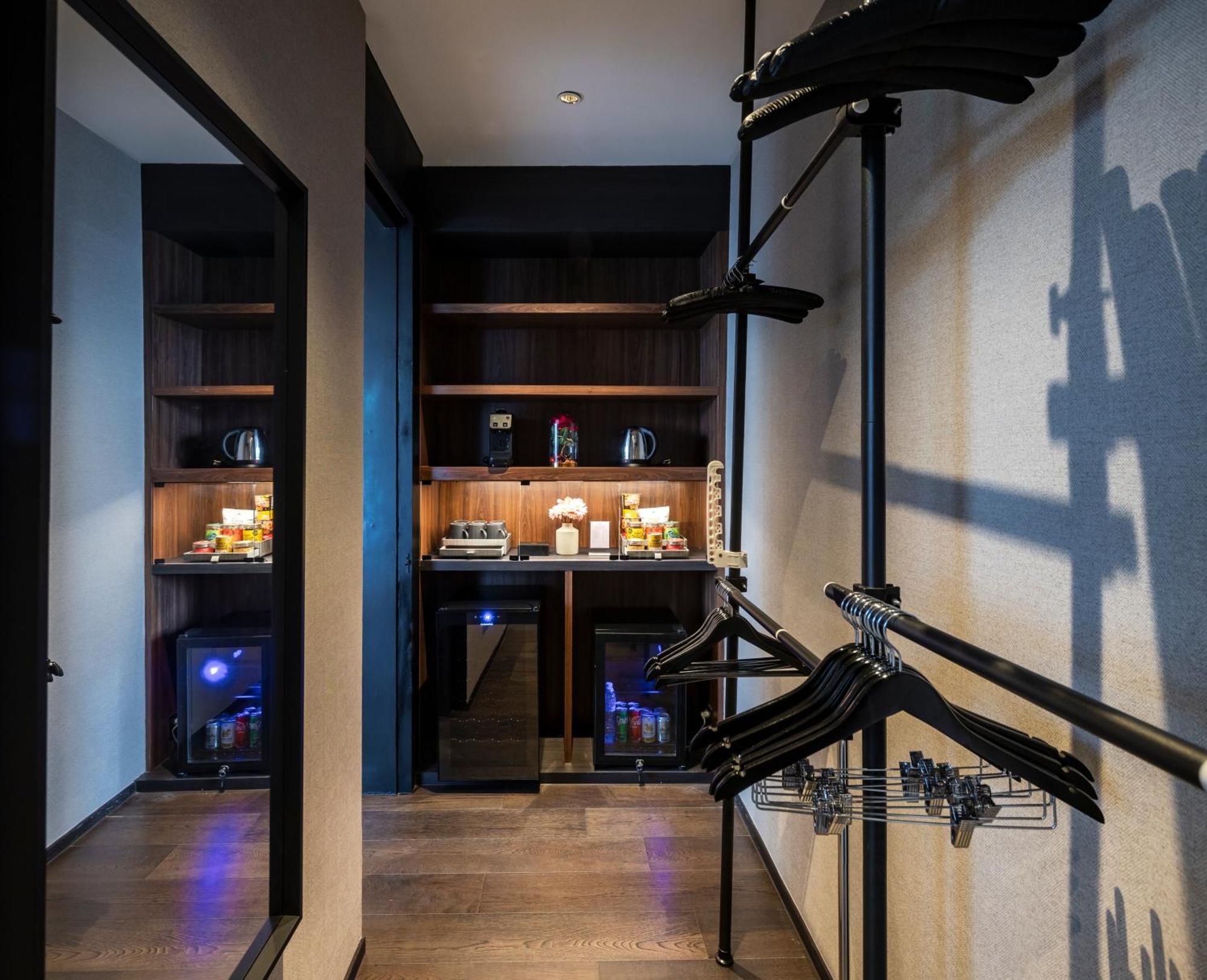 Walton Suites Sukhumvit 曼谷 外观 照片